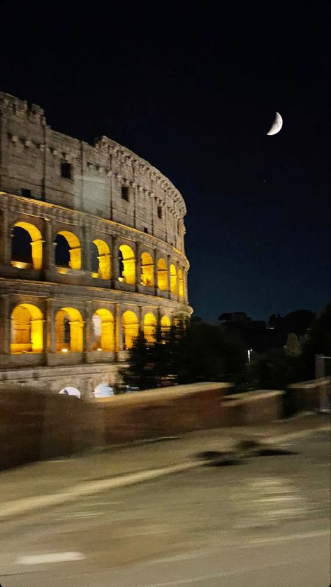 Italy Pics Aesthetic, Europe Night Life, Summer In Italy Aesthetic Wallpaper, Italy Trip Aesthetic, Italy Night Aesthetic, Rome Wallpapers, Rome Vibes, Roma Wallpaper, Italy Aesthetic Wallpaper