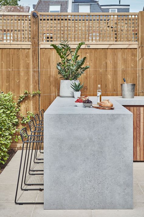 Barbeque Design, Blakes London, Concrete Outdoor Kitchen, Outdoor Kitchen Design Modern, Small City Garden, Outdoor Bbq Area, Outdoor Barbeque, Kitchen Design Diy, Outdoor Kitchen Ideas