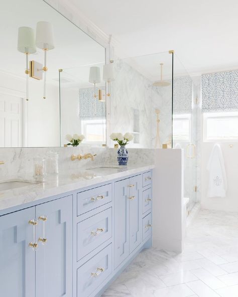 Blue Preppy Bathroom, Blue Bathroom Inspiration, Lavender Kitchen, Light Blue Bathroom, Townhouse Ideas, Houston Interior Designers, Cabinet Medical, Pretty Bathrooms, Dream Beach Houses