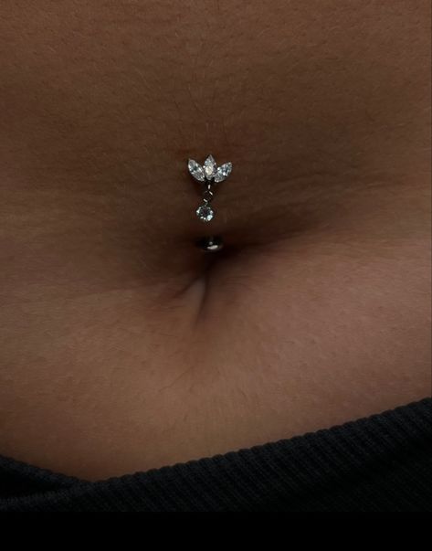 Floating navel piercing using implant grade titanium. She’s rocking a cz fan with a small charm. Floating Navel Piercing Jewelry, Floating Piercing, Floating Navel Piercing, Naval Piercings, Floating Navel, Ear Styling, Navel Piercing Jewelry, Belly Piercing Jewelry, Button Piercing