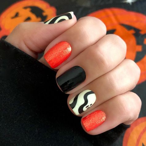 @colorstreet on Instagram: “👻 Happy Halloween! 🎃 Whether you're passing out candy, trick-or-treating, or watching your favorite scary movies, we hope you have a…” Thanksgiving Nails Color, Acrylic Nail Polish, Fall Gel Nails, Black Nail Designs, Thanksgiving Nails, Street Nails, Nail Polish Designs, Trick Or Treating, Simple Nail Designs