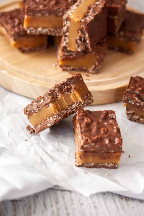 Caramel Slice Recipe, Crispy Cakes, Sweet Slices, Chocolate Caramel Slice, Slice Recipes, Baked Sweets, Chocolate Slice, Easy Caramel, Caramel Slice