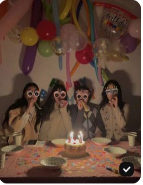 Birthday Best Friend Pictures, Birthday Party Photos Friends, Hbd Party Ideas, Birthday Aesthetic With Friends, Birthday Party Reference, Birthday Friends Photo, Party Asthetic Picture, Birthday With Friends Pictures, Birthday Photo With Friends