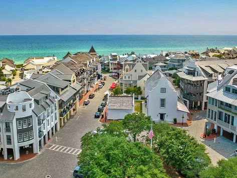 12 Dreamy Towns In Florida That Are Straight Out Of A Hallmark Movie Old Town Florida, Amish Town, 30a Florida, Island Town, Family Beach Trip, Hallmark Movie, Fernandina Beach, Victorian Mansions, Visit Florida