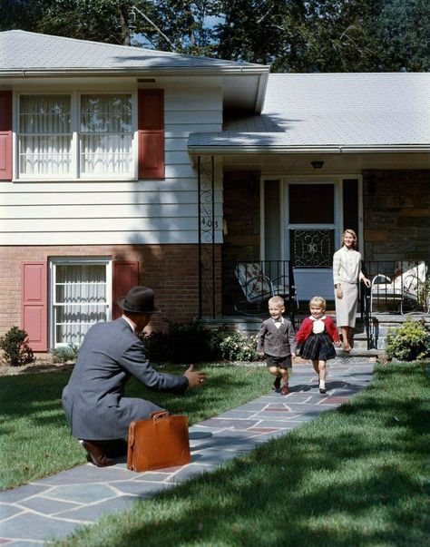 1950s Wife, Human Memory, Son And Daughter, Reality Of Life, Japan News, American Dream, Exhibition Poster, Coming Home, Vintage Photos