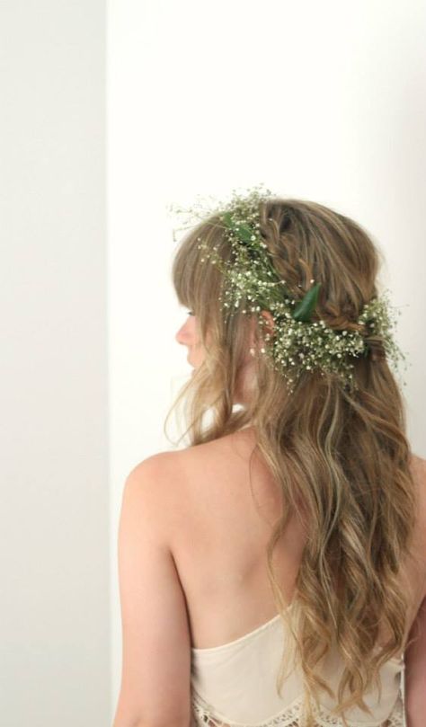 Simple Flower Crown Veil, Whimsical Wedding Headpiece, Earthy Wedding Hairstyles, Wedding Veil Flower Crown, Ivy Flower Crown, Simple Wedding Hair With Flowers, Simple Wedding Flower Crown, Wedding Veil And Flower Crown, Flower Crown With Bangs