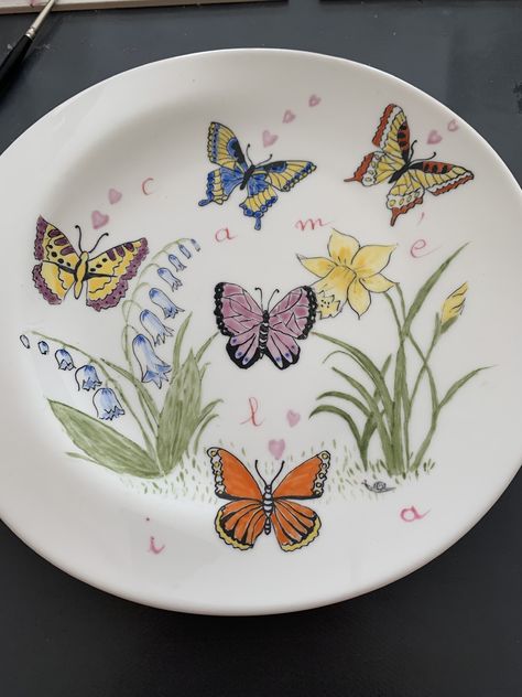 Armenian Culture, Butterfly Images, Butterfly Illustration, Butterfly Pictures, Butterfly Painting, Ceramics Projects, Porcelain Art, Flower Graphic, Plate Design