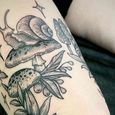 Drake Tattoos, Snail Tattoo, Mushroom Tattoo, Bug Tattoo, Mushroom Tattoos, Botanical Tattoo, Knee Tattoo, Botanical Art, Botany