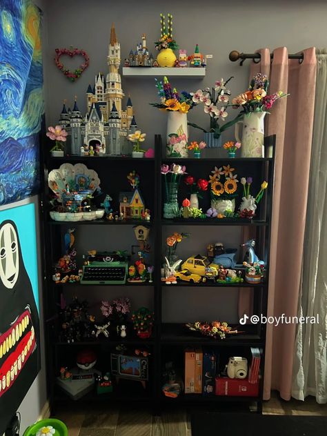 Lego Collection Display Aesthetic, Legos In Room, Lego Model Display Ideas, Inventory Room Ideas, Lego Shelf Display Shelving Ideas, Lego Painting Ideas, Lego Collection Aesthetic, Lego House Decor, Lego Collection Display Ideas