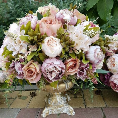 Vintage Flower Arrangements, Contemporary Flower Arrangements, Large Flower Arrangements, Artificial Floral Arrangements, Church Flower Arrangements, Silk Floral Arrangements, Victorian Flowers, Floral Arrangements Diy, Spring Bulbs