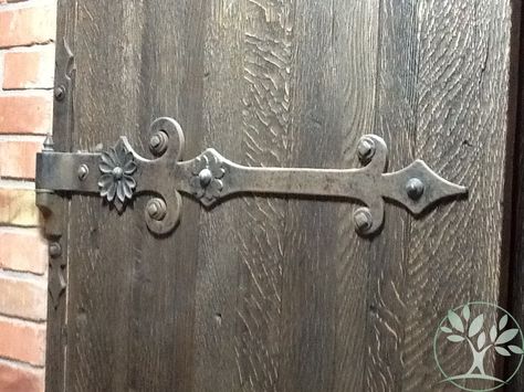 Mumty Design, Antique Hinges, Castle Doors, Iron Hinges, Gate Hinges, Cool Doors, Rustic Doors, Antique Iron, Iron Work