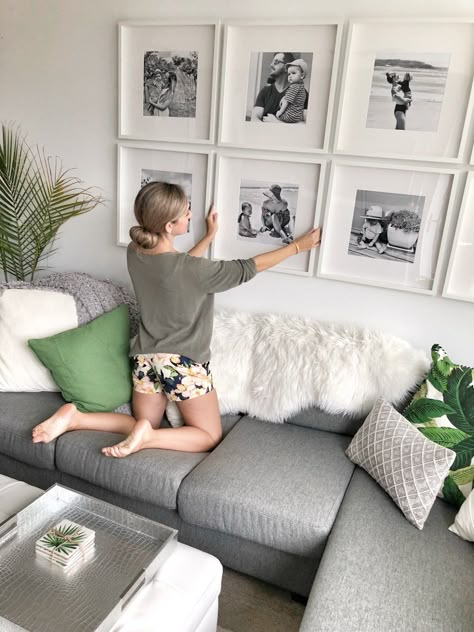 How to decorate your living room with family photos Gray Couch, Photos Wall, Family Photo Wall, Trendy Wall Decor, Paint Wall, Dekorasi Kamar Tidur, Living Room Cabinets, Art Bedroom, Diy Paint