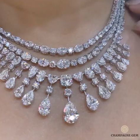 Layer Diamond Necklace, Royal Crown Jewels, Real Diamond Necklace, Neck Pieces Jewelry, Awards Party, Diamond Necklace Designs, Silver Wedding Jewelry, Luxury Jewellery, Diamond Jewelry Designs