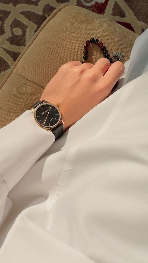 Islamic Pictures Boy, Arab Men Fashion, Stylish Dp, Boys Watches, Instagram Dp, Muslim Men, Weight Watchers Dinner Recipes, Hand Pictures, Best Pose For Photoshoot