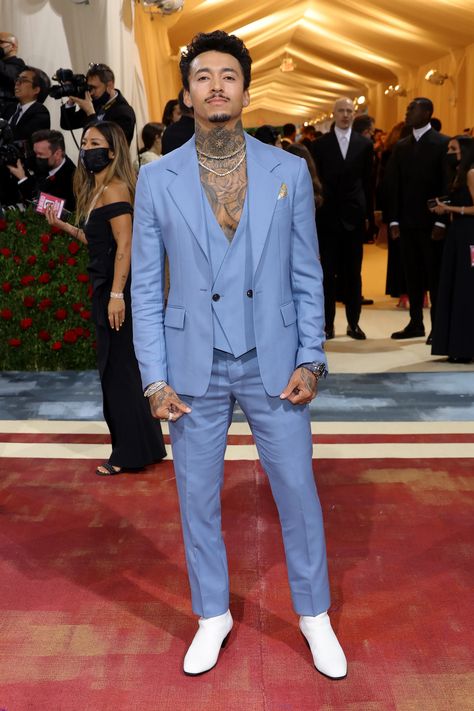 Click to scroll through all the best looks from the 2022 #MetGala. White Tie Dress Code, Guest Wardrobe, White Tie Dress, Nyjah Huston, 2022 Red Carpet, Dapper Outfit, Met Gala Outfits, 19th Century Clothing, Gala Outfit