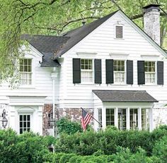 Dan Carithers has been a design fixture in Atlanta for many years and his… Older Houses, Landscaping Around House, Country Style Interiors, House Dream, Architecture Board, This Old House, Southern Homes, Atlanta Homes, Southern Home