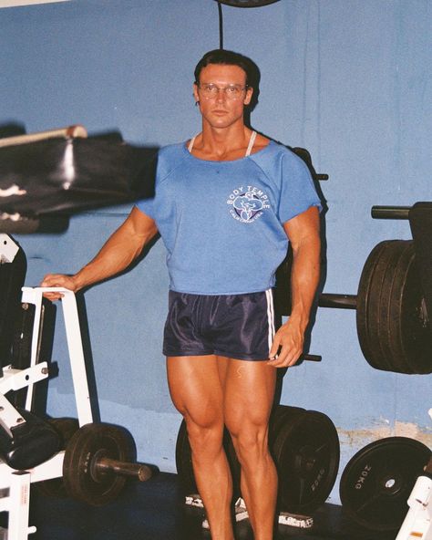 Joel Kellett, Retro Bodybuilding, Bodybuilding Pants, Old Bodybuilder, Body Logo, Classic Physique, Arnold Schwarzenegger Bodybuilding, Aesthetics Bodybuilding, Schwarzenegger Bodybuilding