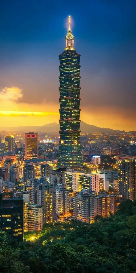 Taipei 101, Hawaii Travel Guide, New Taipei City, Modern Architecture Design, Taiwan Travel, City At Night, Black Tiger, Taipei City, Night Pictures