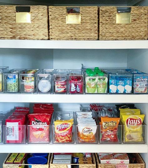 Photos of Organized Closets That Will Inspire You to Clean Snack Closet, Organized Closets, Make A Closet, Beautiful Pantry, Neat Method, Snack Organizer, Organized Pantry, Pantry Organisation, How To Roll Towels