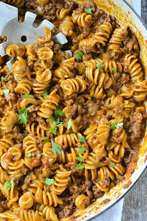 You searched for One pot cheesy taco pasta » Mother Thyme Cheesy Taco Pasta, Homemade Taco Seasoning Recipe, Taco Pasta, Goulash, Idee Pasto Sano, Seasoning Recipes, Ground Beef Recipes, Ravioli, One Pot Meals