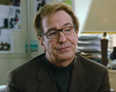 Alan Rickman Love Actually, Love Actually Movie, Love Actually 2003, Alan Rickman Always, Romcom Movies, Alan Rickman Severus Snape, Standing In Line, Love Actually, Alan Rickman