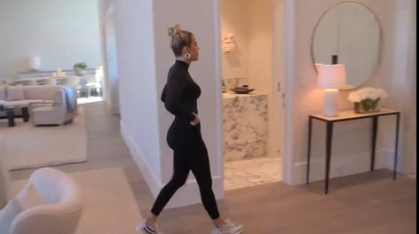 Khloe Kardashian Home Decor, Khloe Kardashian New House 2022, Khloe Kardashian House 2022, Khloe Kardashian House Floor Plan, Khloe Kardashian Bathroom, Khloe Kardashians House, Khloe Kardashian New House, Kardashian Home Decor, Khloe Kardashian Home