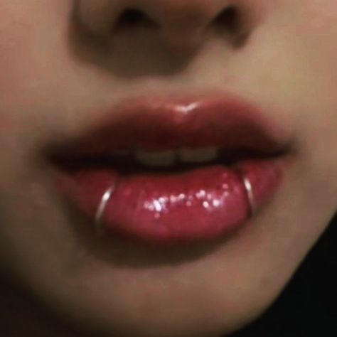 Double Lip Piercings, Hoop Snake Bites, Spider Bite Lip Piercing, Lip Piercing Snakebites, Snake Bites Aesthetic, Vampire Bites Piercing, Snakebites Aesthetic, Lip Peicerings, Snake Bite Piercing Lips