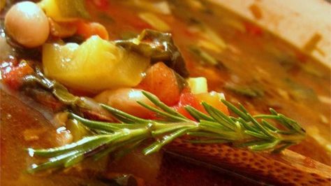 Minestrone Soup I Traditional Eating, Italian Soups, Pasta Fagioli Soup Recipe, Garbonzo Beans, Veggie Soup Recipes, Tuscan Bean Soup, Pasta Fagioli Soup, Soup With Chicken, Minestrone Soup Recipe