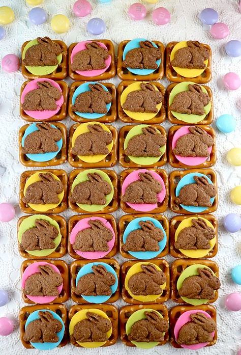 Birthday Ideas For Sister, Easter Snack Recipes, Fun Easter Snacks, Easy Easter Snacks, Healthy Easter Snacks, Easter Pretzel, Easter Dessert Table, Easter Snack, Easter Fun Food