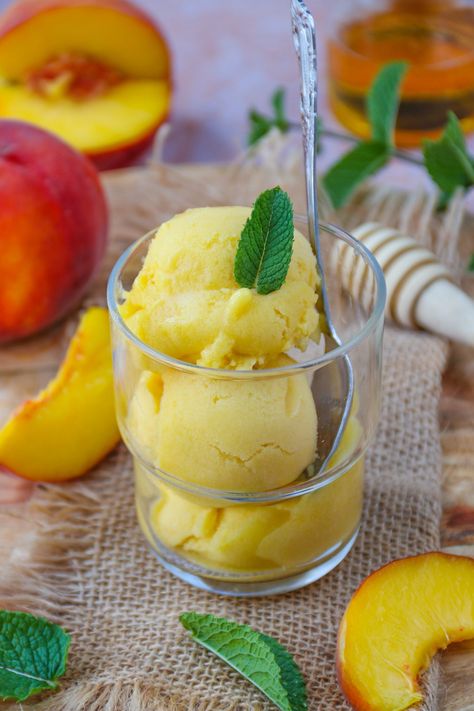 Sorbet à la pêche facile (+ version sans sorbetière) - healthyfood_creation Dairy Free Sorbet, Mint Sorbet, Simple Dresser, Sorbet Recipe, Sorbet Recipes, Peach Recipe, Ice Cream Machine, An Ice Cream, 3 Ingredient