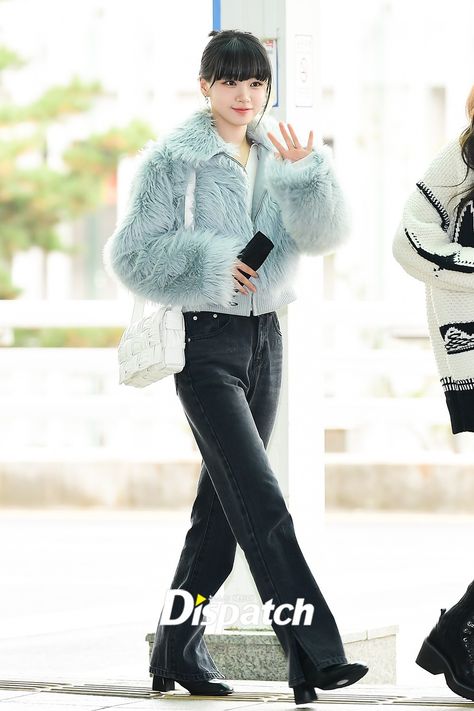 Chaewon Airport, Korea Winter, Korean Outfits Kpop, Fashion Airport, In Airport, Fashion Things, Simple Look, Concert Fits, Airport Fashion