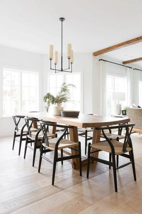 39 Chic Mid-Century Modern Dining Rooms - Shelterness Coastal Dining Room Decor, Meja Outdoor, Charming Dining Room, Coastal Dining Room, Modern Farmhouse Dining Room, Danish Dining Chairs, Modern Farmhouse Dining, Dining Room Combo, Contemporary Dining Room