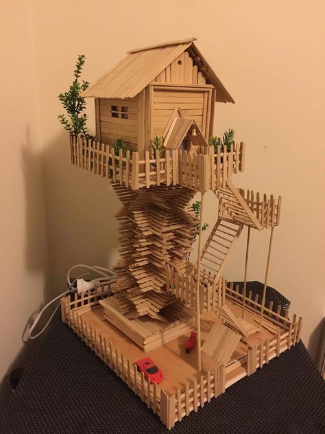 Tree House Miniature, Popsicle Stick Tree House, House From Ice Cream Stick, Ice Cream Stick House Craft, Stick Ice Cream Craft, Ice Sticks Craft Ideas, Ice Cream Stick House, Kandang Hamster, Popsicle Stick House