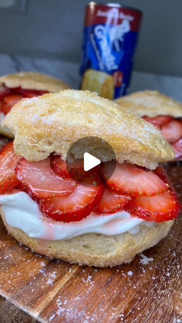 Tasha Robinson on Instagram: "🚨RECIPE: Strawberry Shortcake Biscuits🔥 ⬇️ Ingredients: Biscuits: •(1) Pillsbury Grands-Southern Style Strawberries: •(1) Pack Fresh Strawberries •Organic Agave In The Raw Nectar (Drizzle) CreamCheese: •1/3c Powdered Sugar •2tsp Vanilla Extract •8oz Cream Cheese •1/2 Creamy CoolWhip Sugar Mix: •3/4 cup Sugar •1 tsp Brown Sugar •Half of 1/4 tsp Cinnamon Directions: Preheat oven to 350° F and line your baking sheet with parchment paper. In a mixing bowl add Sugar mix and stir until well combined. Drip biscuits in sugar mix(making sure not to coat the bottom of the biscuit because it will burn). Place Biscuits on baking sheet(sugar side up) and bake for 12-16 min or until golden brown. Set aside to cool. While your biscuits are cooking, cut your fresh Str Strawberries And Cream Biscuits, Biscuit Strawberry Shortcake Recipe, Strawberry Shortcake With Biscuits, Grands Biscuit Recipes Dessert, Grands Biscuit Recipes, Biscuit Strawberry Shortcake, Biscuits For Strawberry Shortcake, Bisquick Strawberry Shortcake, Strawberry Shortcake Biscuits