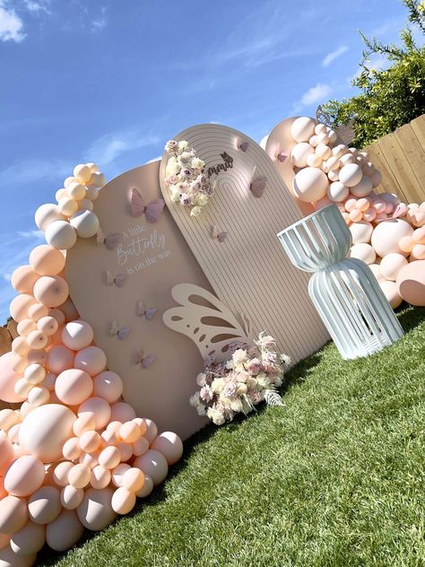 Dreamy Baby Shower | CatchMyParty.com Pastel Baby Shower Ideas, Baby Shower Butterfly Theme, Butterfly Baby Shower Ideas, Butterfly Party Ideas, Butterfly Baby Room, Butterfly Balloons, Baby Shower Theme Decorations, Baby Shower Party Ideas