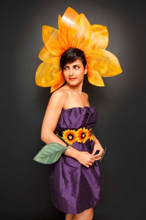 Diy Flower Costume, Yellow Headpiece, Flower Costume Diy, Sunflower Costume, Diy Fantasia, Sunflower Petals, Colorful Sunflower, Pumpkin Halloween Costume, Diy Costumes Women