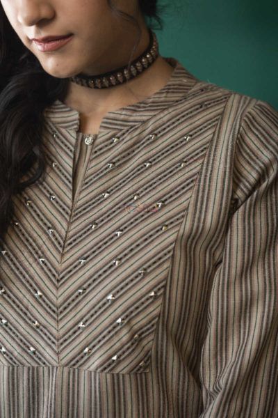 Strips Kurti Design, Stripes Kurti Designs Latest, Striped Kurti Design, Black Salwar, Long Kurti Patterns, Collar Kurti Design, Churidar Neck, Neck Patterns, Printed Kurtis