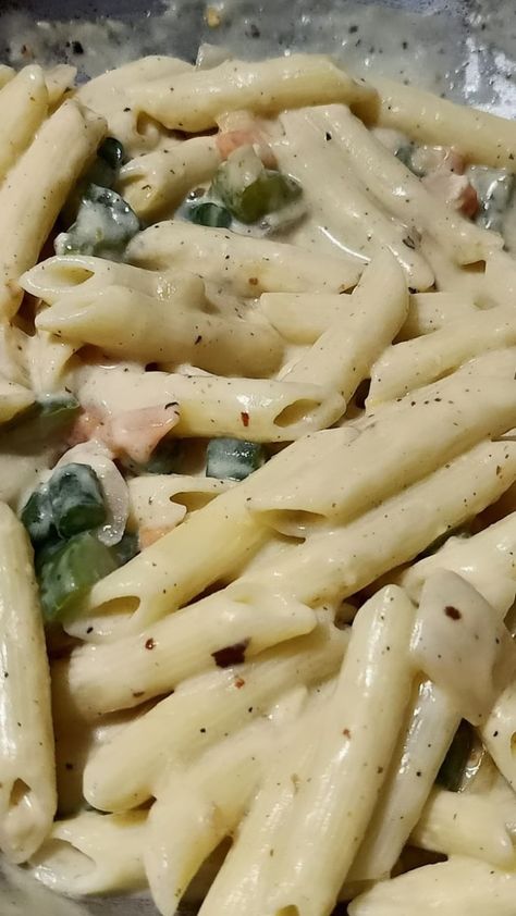 Yummy Bites, Best Friend Images, White Sauce Pasta, Sauce Pasta, White Sauce, Tasty Bites, Pasta Sauce, Pasta Salad, Sauce