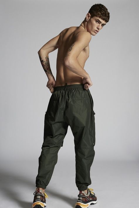 Pose From Behind, Human Poses, Men Clothes, Cargo Trousers, Mens Trousers, Parachute Pants, Latest Trends, Online Store, Trousers