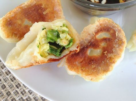 Egg And Chive Dumplings, Asian Dumplings, Egg Dumplings, Pan Fried Dumplings, Simple Dinners, Chinese Egg, Cantonese Cuisine, Dumpling Filling, Dumpling Skin