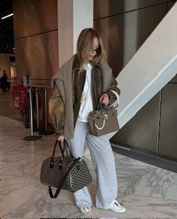 airport outfit Winter Airport Look, Airport Outfit Winter Comfy, Cozy Airport Outfit, Vacation Outfits Airport, Outfit Ideas To Travel, Classy Outfits Fall, Stylish Airport Outfits, Fall Airport Outfit, Winter Airport Outfit