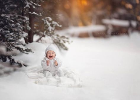 Snow Photoshoot, Winter Newborn, Winter Portraits, Newborn Family Photos, Snow Pictures, Snow Photography, Winter Photoshoot, Winter Family, Winter Photo