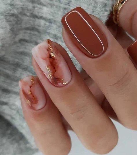 Nail Color With Terracotta Dress, Fall Nails 2023 Trends Square, Short Nails Fair Skin, Fall Nail Designs Coffin Short, Burnt Orange Marble Nails, Nail Designs Copper, Fall Nail Designs Square Short, Family Photo Nails, Rust Brown Nails