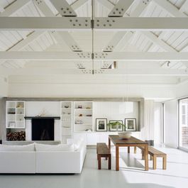 vaulted / cathedral ceiling with exposed beams and cross beams Beach Style Living Room, Exposed Trusses, Painted Wood Floors, Modern Lake House, Attic Rooms, Grey Kitchen, Kitchen Floor, Painted Floors, White Furniture