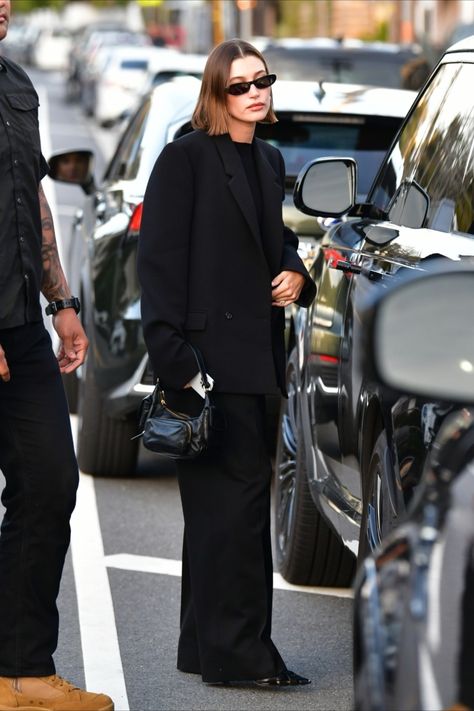 Hailey Baldwin Outfits, Haley Bieber, Hailey Bieber Outfits, European Street Style, Hailey Bieber Style, Hailey Baldwin Style, Extreme Fashion, Winter Fashion Outfits Casual, Celebrity Look