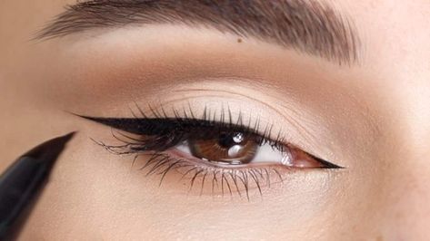 How To Fox Eyeliner, Fox Liner Tutorial, Foxeyes Eyeliner, How To Do Fox Eyeliner, Fox Eyeliner Tutorial, Fox Eye Tutorial, Foxy Eyes Make Up, Fox Liner, Foxy Eyeliner