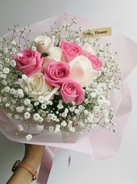 Simple Flowers Bouquet, Pink And White Flowers Bouquet, Girlfriend Flowers, White And Pink Flowers, Aesthetic Bouquet, Birthday Bouquet Ideas For Her, Simple Bouquet Of Flowers, Bouquet Of Flowers Aesthetic, Small Bouquet Of Flowers