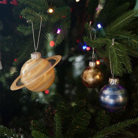 Space Ornaments, Galaxy Christmas, Glass Christmas Baubles, Aesthetic Galaxy, Traditional Ornaments, Unique Christmas Trees, Diy Ornaments, Cool Christmas Trees, Christmas Ornament Sets