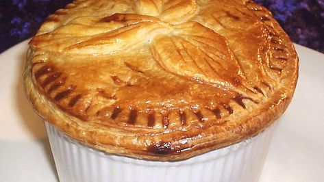 Thai Curry Chicken Pie Recipe - Food.com Mini Pies Recipes, Italian Salmon, Thai Curry Chicken, Four And Twenty Blackbirds, Chicken Thai, Pie Maker Recipes, Mini Pie Recipes, Chicken Pie Recipe, Office Catering