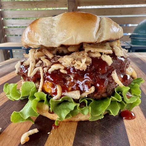 Juicy Lucy Burger Recipe, Juicy Lucy Burger, Homemade Bbq Sauce, Juicy Lucy, Apples And Cheese, Bbq Sauce Homemade, Homemade Bbq, Burger Recipe, Best Sandwich